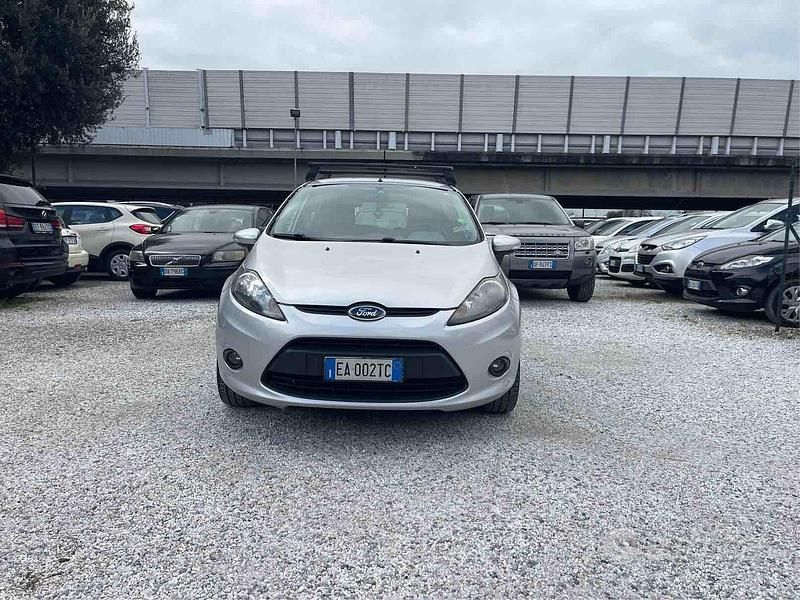 Usata Ford Fiesta 92 CV (67 kW) 2010 Grigio Utilitaria