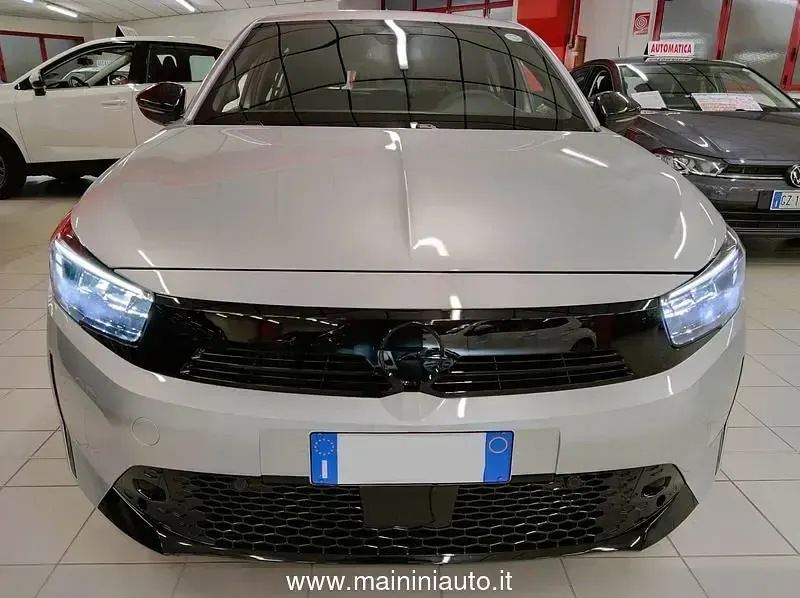 Usata Opel Corsa 101 CV (74 kW) 2025 Argento Utilitaria
