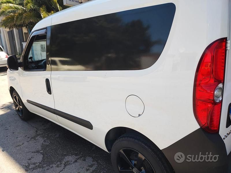 Usata Opel Combo 69 CV (50 kW) 2016 Bianco Monovolume