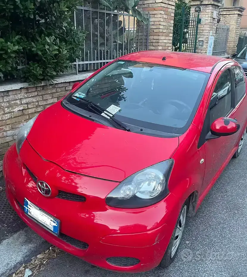 Usata Toyota Aygo 68 CV (50 kW) 2010 Rosso Utilitaria