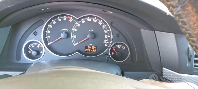 Usata Opel Meriva Cosmo 90 CV (66 kW) 2006 Nero Monovolume