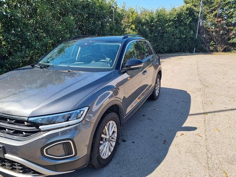 Usata VW T-Roc Life 150 CV (110 kW) 2022 Grigio SUV