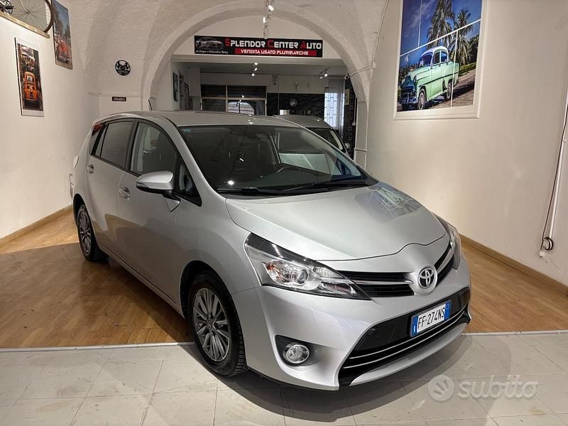 Usata Toyota Verso Style 111 CV (81 kW) 2016 Arancione Monovolume