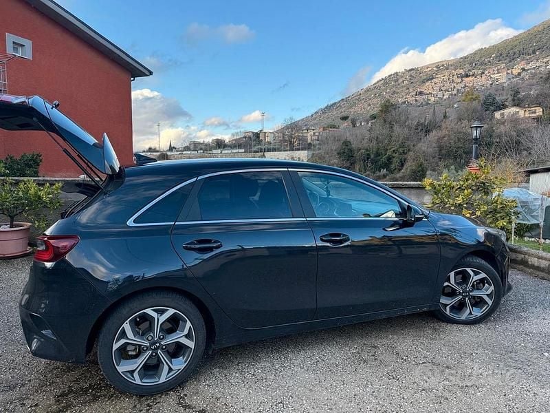 Begagnad Kia Ceed 136 HK (100 kW) 2020 Svart Halvkombi