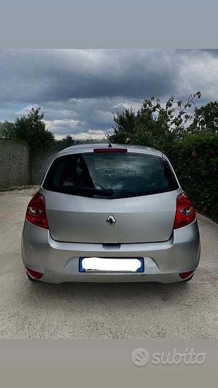 Gebraucht Renault Clio II 85 PS (62 kW) 2007 Grau Kleinwagen