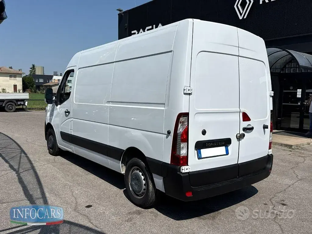 Usata Renault Master 42 kW (58 CV) 2021 Bianco pastello Monovolume