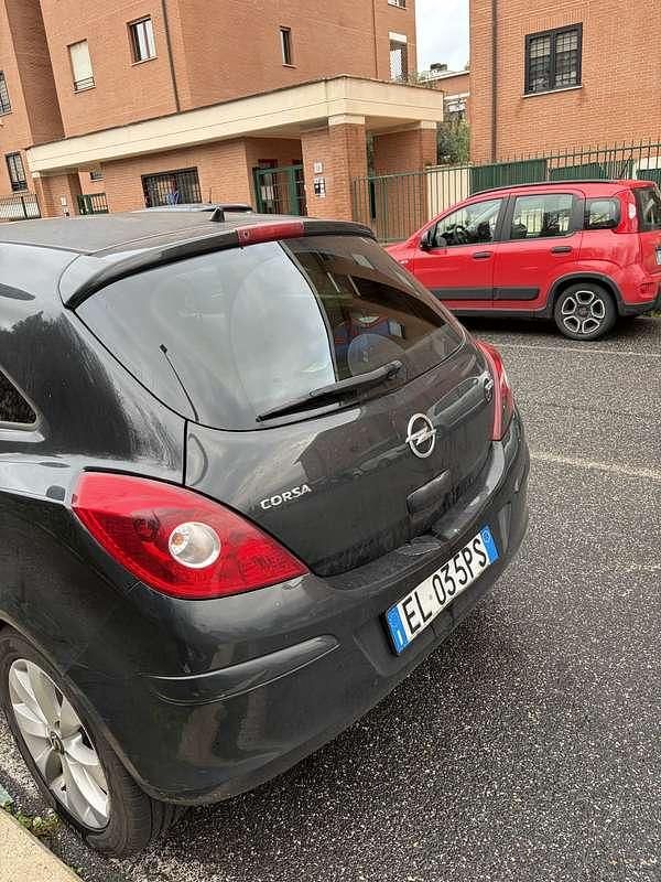 Usata Opel Corsa Sport 86 CV (63 kW) 2012 Berlina