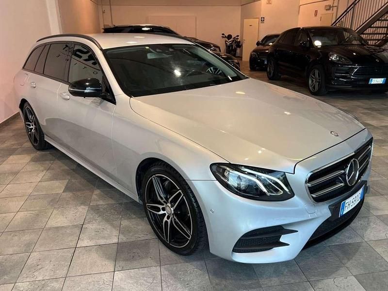 Usata Mercedes E220 Premium 194 CV (142 kW) 2017 Argento Station wagon
