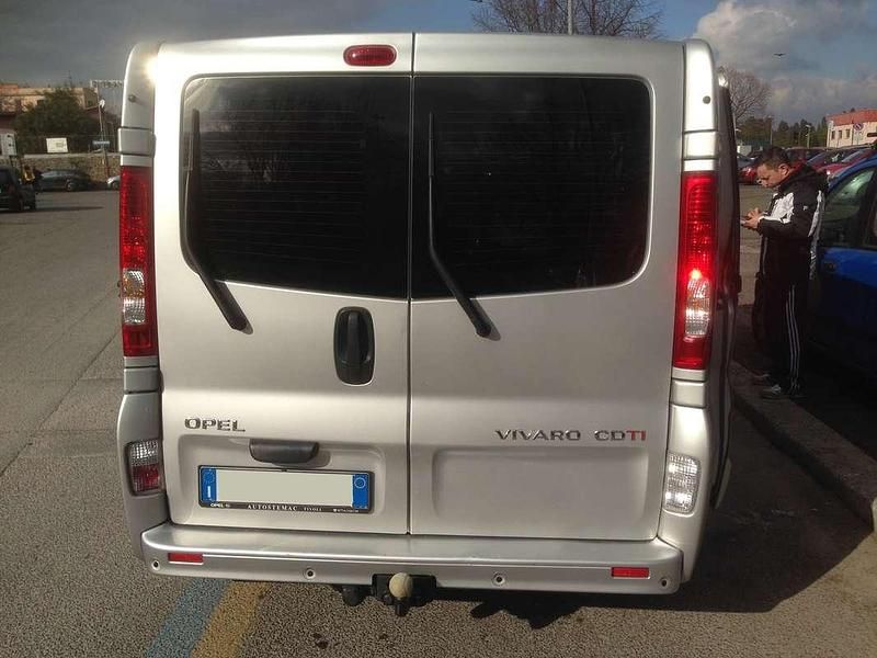 Usata Opel Vivaro 114 CV (83 kW) 2014 Argento Monovolume