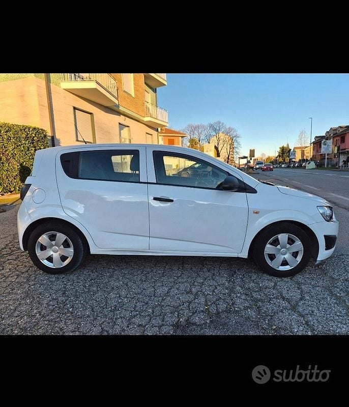 Usata Chevrolet Aveo LS 70 CV (51 kW) 2013 Bianco Berlina