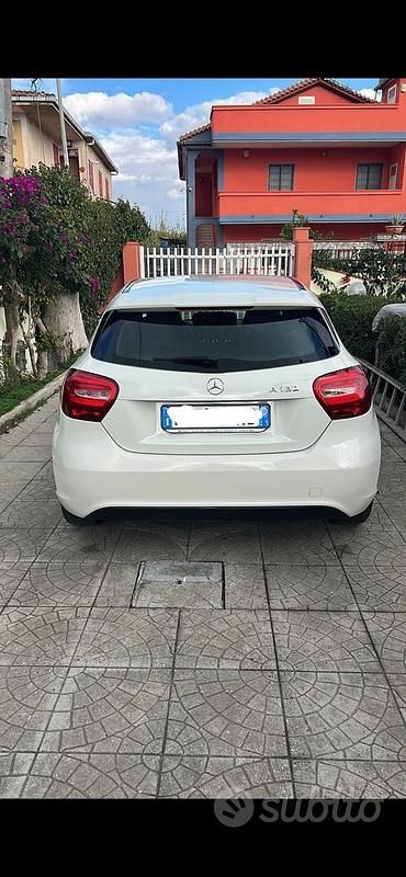 Usata Mercedes A180 122 CV (89 kW) 2016 Bianco Berlina