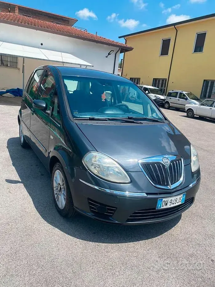 Usata Lancia Musa 90 CV (66 kW) 2009 Grigio Monovolume