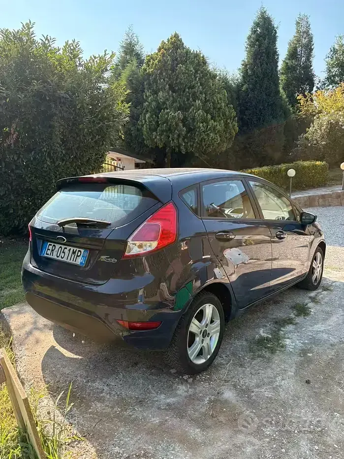 Usata Ford Fiesta 97 CV (71 kW) 2013 Bluazzurro Berlina