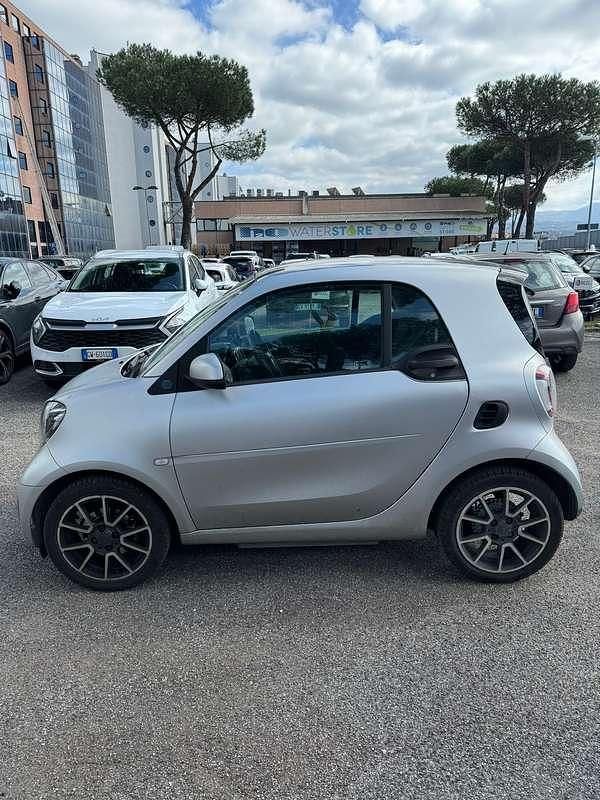 Usata Smart ForTwo Coupé 41 kW (56 CV) 2021 Argento Utilitaria