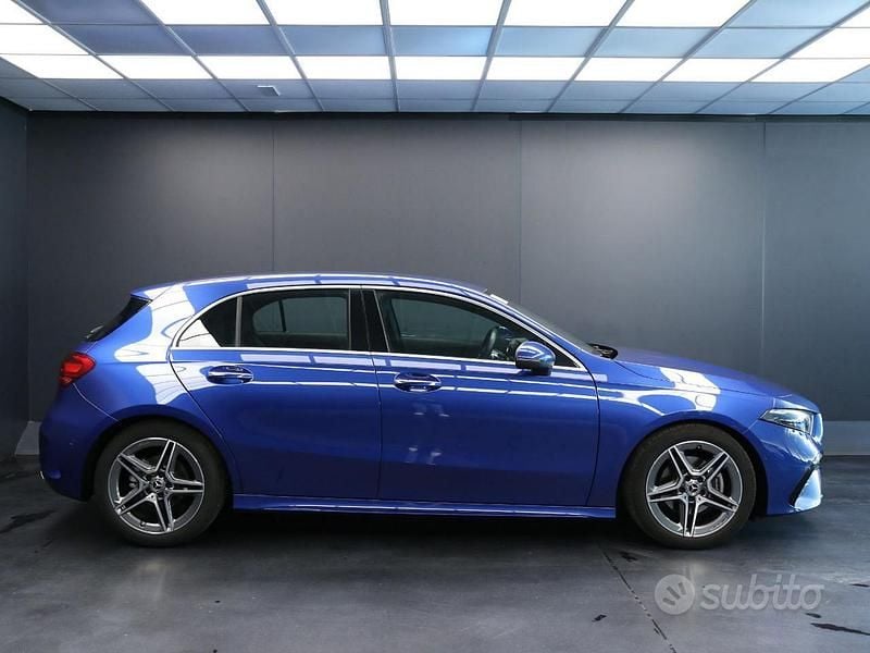 Usata Mercedes A180 AMG line 136 CV (100 kW) 2025 Blu Berlina