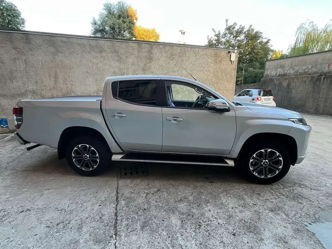 Usata Mitsubishi L200 Intense 150 CV (110 kW) 2021 Argento Pick-up