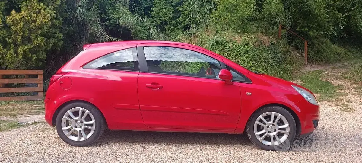 Usata Opel Corsa 80 CV (58 kW) 2007 Rosso Utilitaria