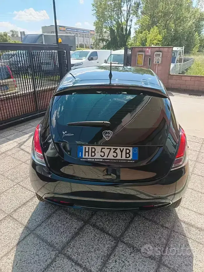 Usata Lancia Ypsilon Gold 69 CV (50 kW) 2014 Nero Utilitaria
