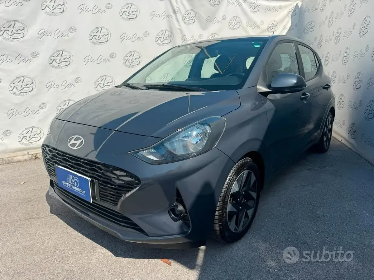 Usata Hyundai i10 67 CV (49 kW) 2023 Grigio Utilitaria