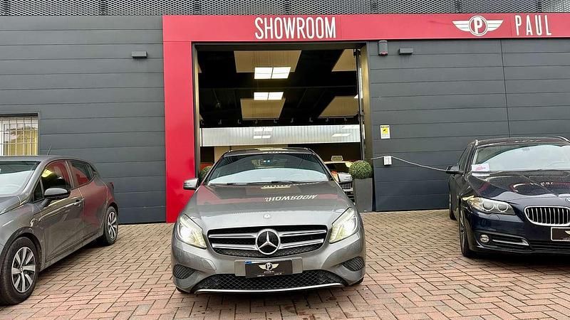 Usata Mercedes A180 109 CV (80 kW) 2015 Grigio Berlina