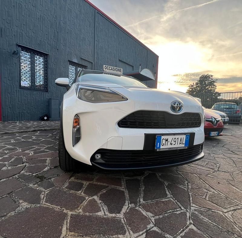 Bianco Usata 2022 Toyota Yaris Hybrid SUV | 21.000 € (Ottimo prezzo) - Immagine 1/4