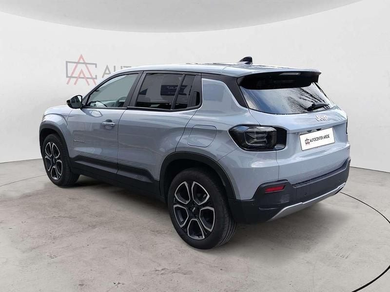 Begagnad Jeep Avenger Summit 101 HK (74 kW) 2025 Blå SUV