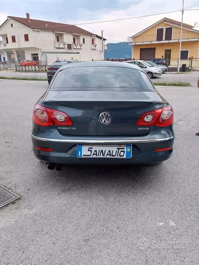 Usata VW Passat 140 CV (102 kW) 2011 Grigio Berlina