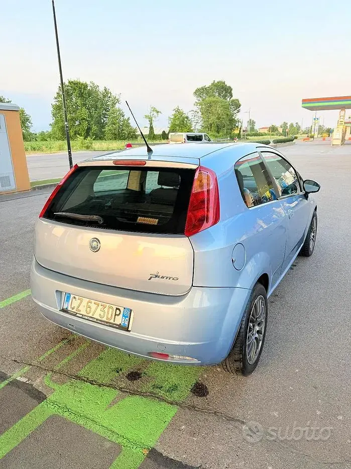 Usata Fiat Grande Punto 65 CV (47 kW) 2005 Blu Utilitaria