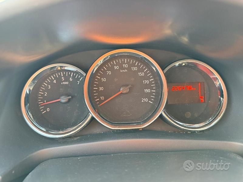 Rosso Usata 2015 Dacia Logan Station wagon | 4000 € (Buon prezzo) - Immagine 1/4