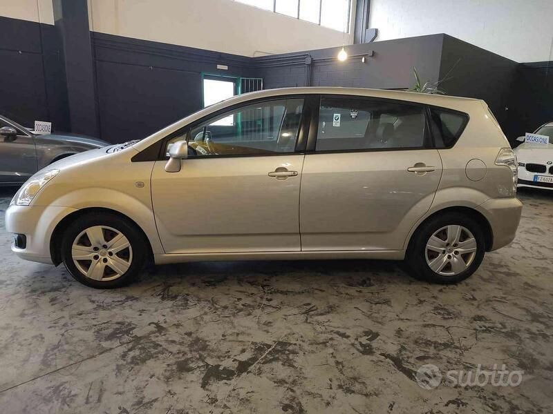 Usata Toyota Corolla Verso Luna 136 CV (100 kW) 2007 Argento Monovolume