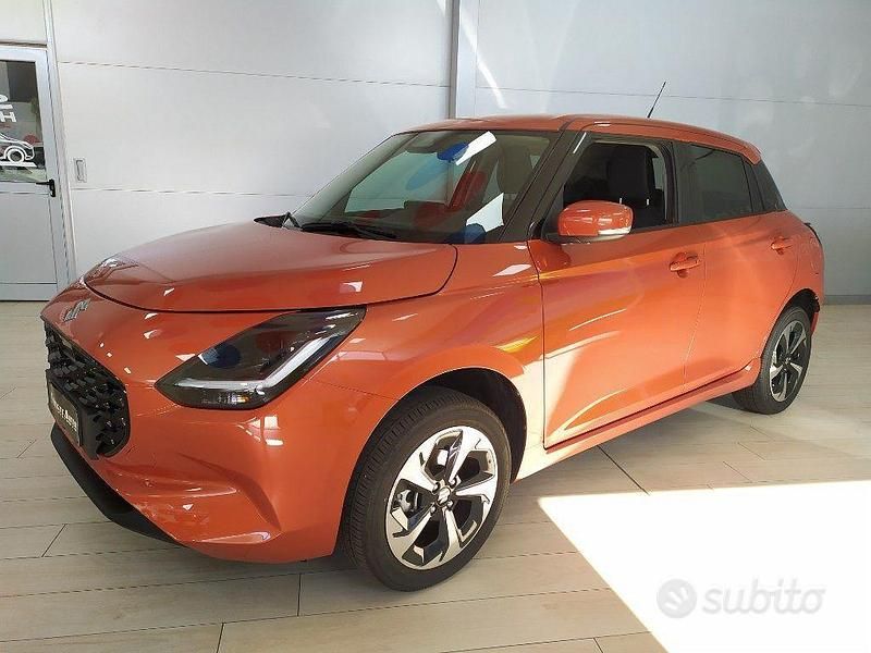 Usata Suzuki Swift 83 CV (61 kW) 2024 Arancione Utilitaria