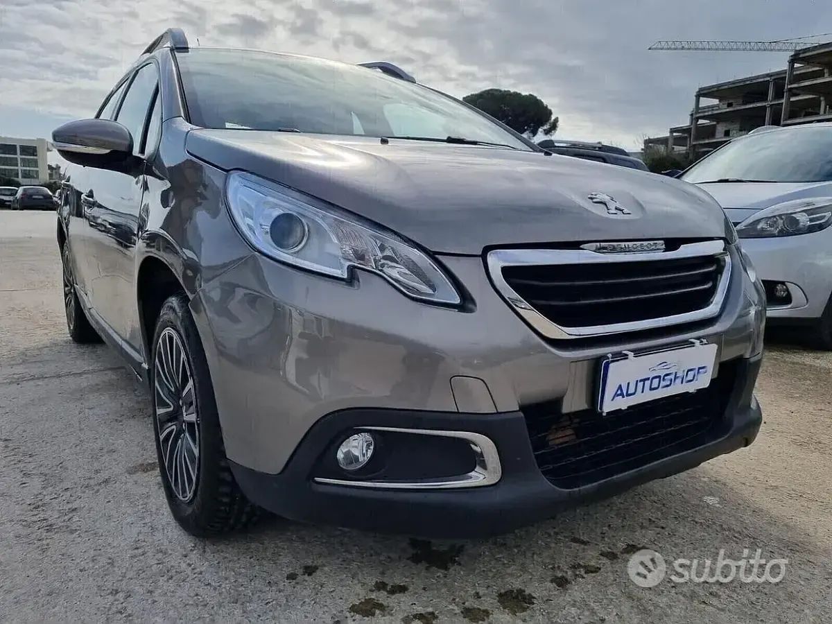 Usata Peugeot 2008 Active 92 CV (67 kW) 2015 Grigio scuro metallizzato SUV