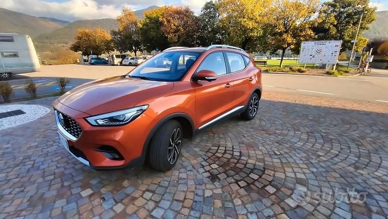 Usata MG ZS Luxury 106 CV (77 kW) 2023 Arancione Berlina