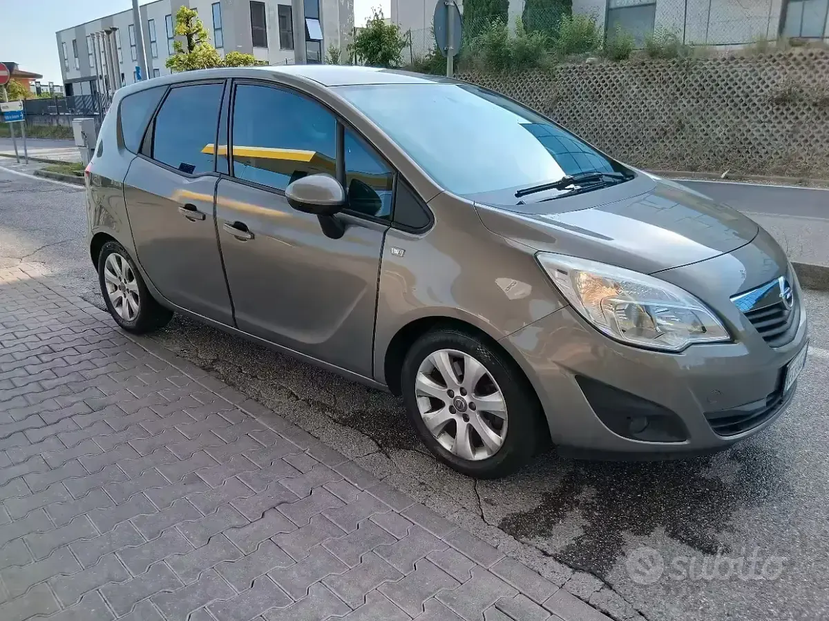 Usata Opel Meriva 110 CV (80 kW) 2011 Marrone Monovolume