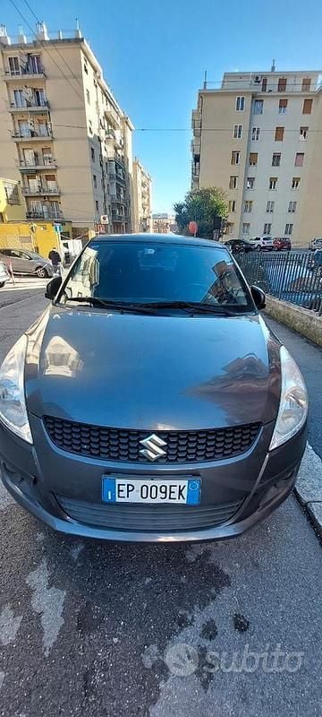 Begagnad Suzuki Swift 2012 Grå Halvkombi