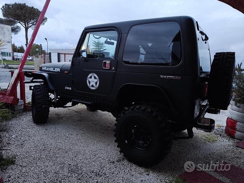 Usata Jeep Wrangler 103 CV (75 kW) 1989 Nero SUV