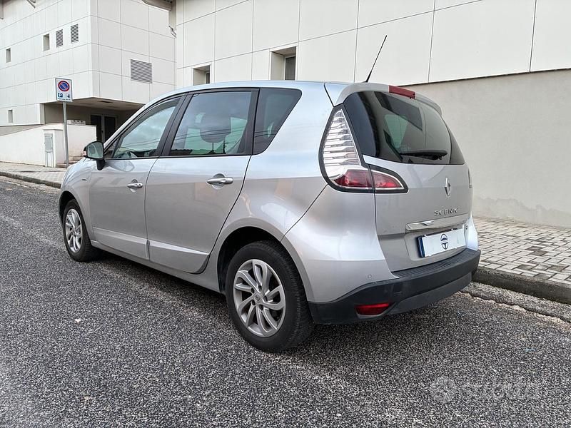 Usata Renault Scénic III LIMITED 110 CV (80 kW) 2016 Grigio Monovolume