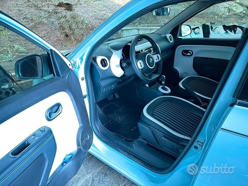 Usata Renault Twingo 30 kW (42 CV) 2022 Bluazzurro Utilitaria