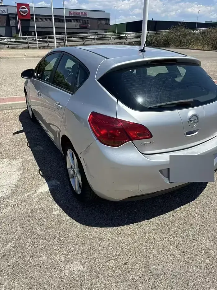 Usata Opel Astra 110 CV (80 kW) 2010 Grigio Berlina