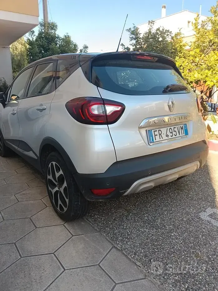 Usata Renault Captur 110 CV (80 kW) 2018 Grigio SUV