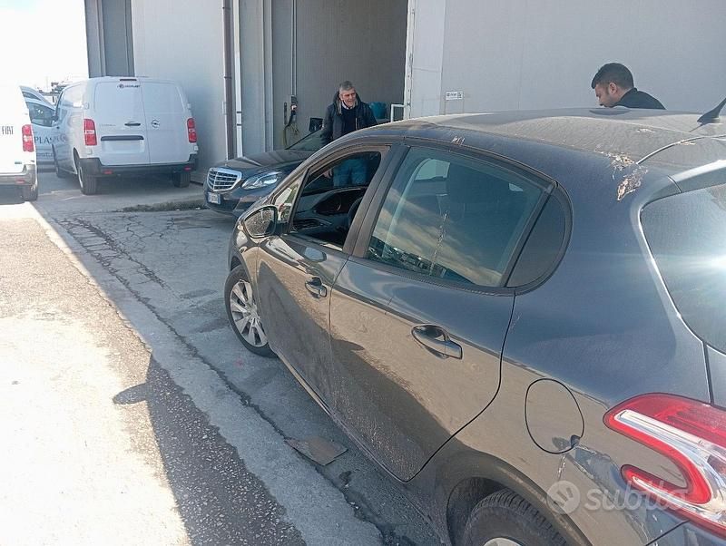 Usata Peugeot 208 82 CV (60 kW) 2012 Utilitaria