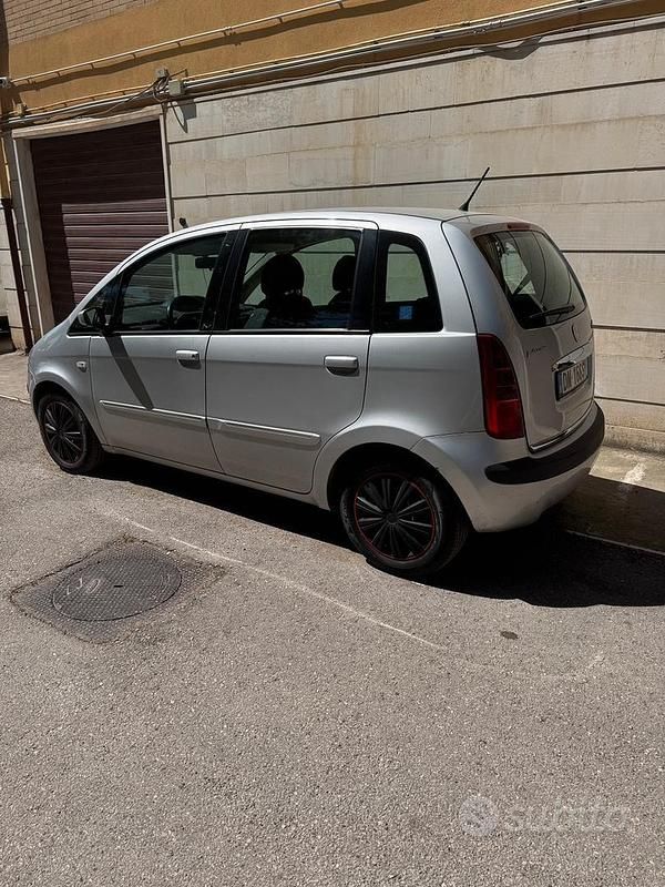 Usata Lancia Musa 90 CV (66 kW) 2008 Grigio Monovolume