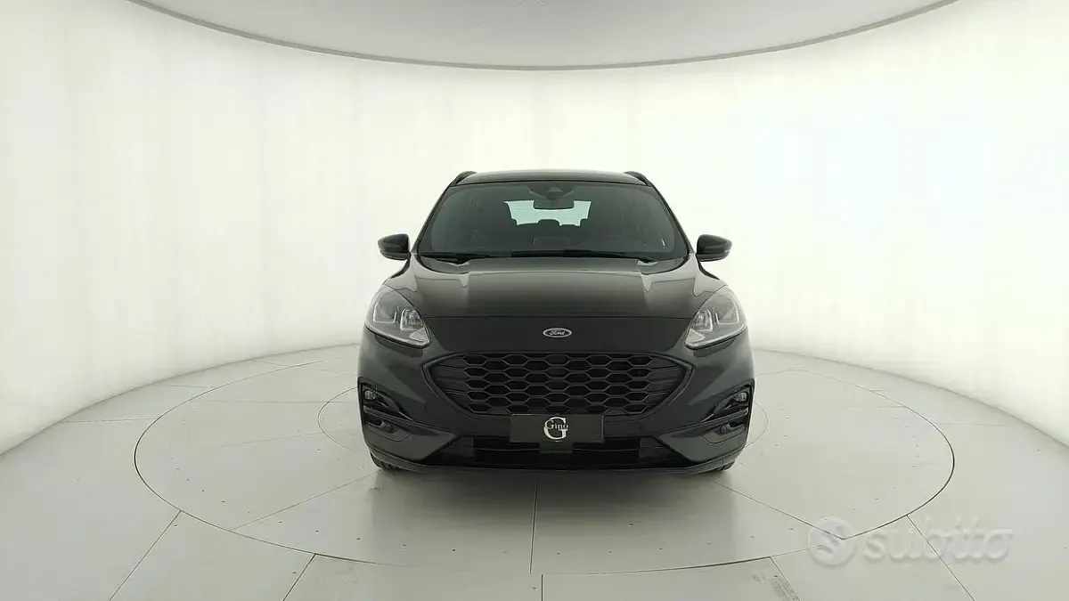 Usata Ford Kuga 225 CV (165 kW) 2022 Nero SUV