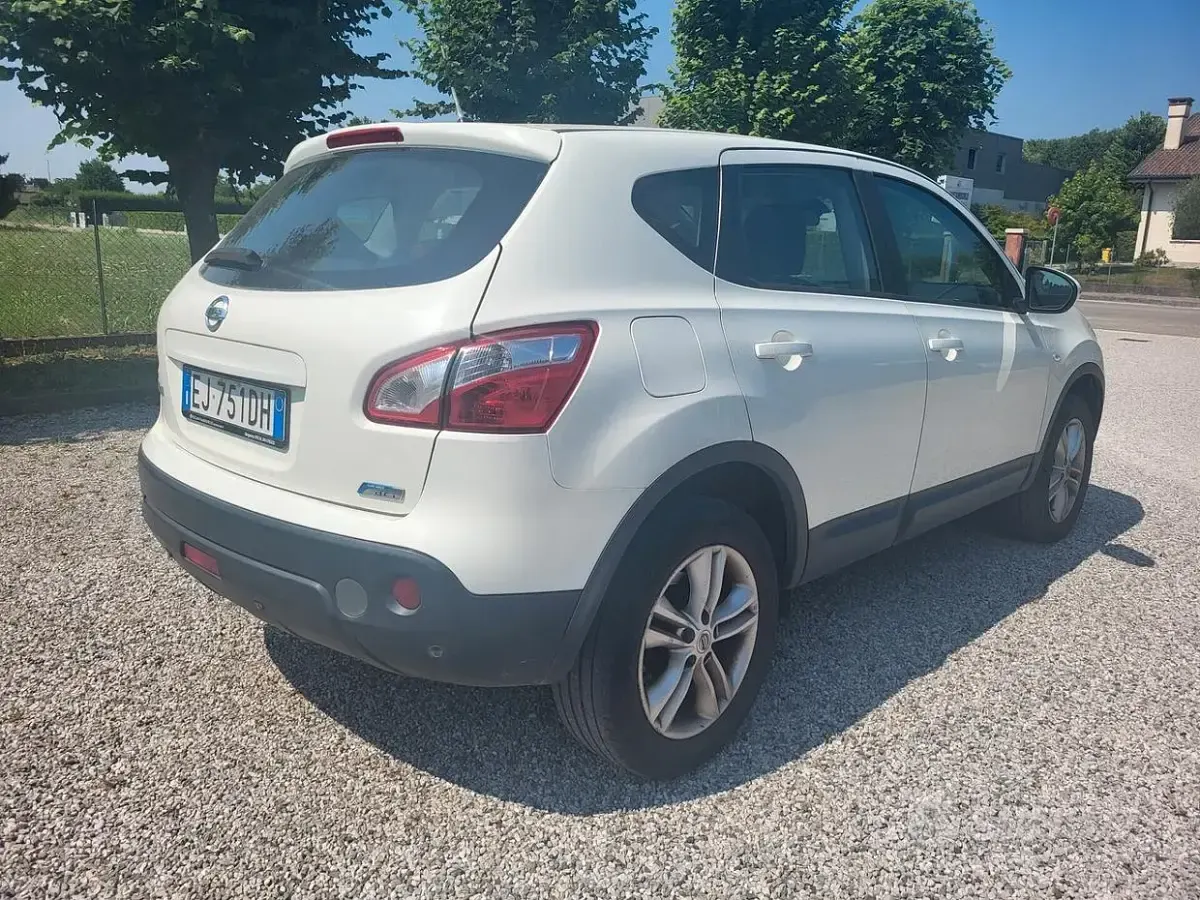 Usata Nissan Qashqai Acenta 110 CV (80 kW) 2011 Bianco SUV