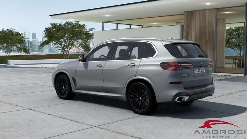 Nuova BMW X5 M Sport 333 CV (244 kW) 2025 Grigio SUV
