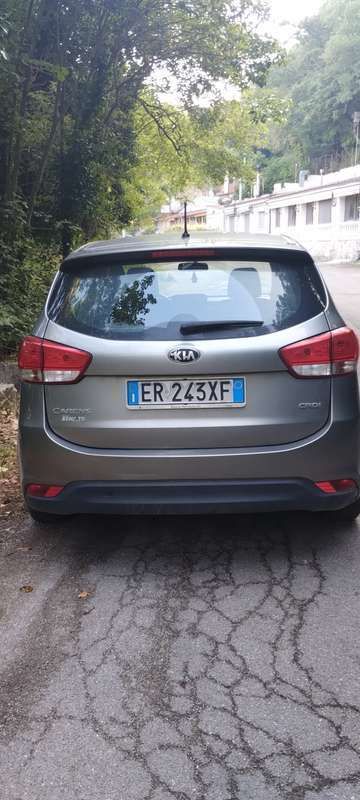 Usata 2013 Kia Carens Monovolume | 6500 € (Buon prezzo) - Immagine 1/4