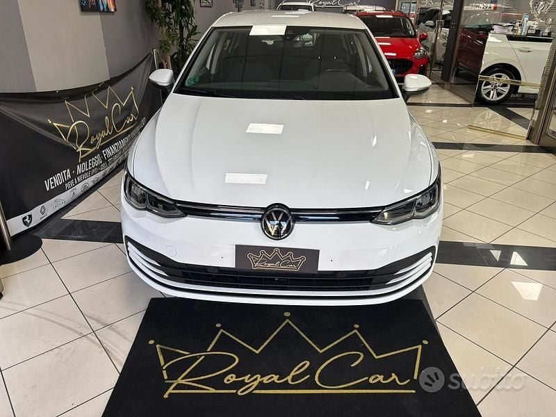 Usata VW Golf VIII Life 116 CV (85 kW) 2022 Bianco Berlina