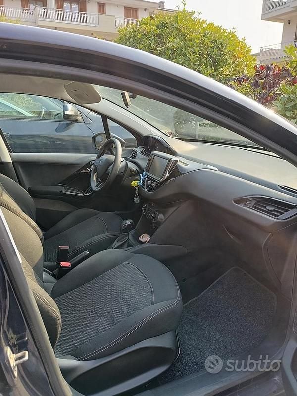 Usata Peugeot 208 Active 82 CV (60 kW) 2018 Utilitaria