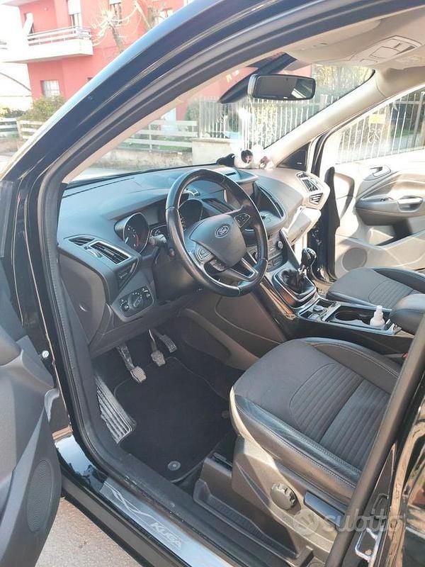 Usata Ford Kuga Titanium 120 CV (88 kW) 2018 Nero SUV