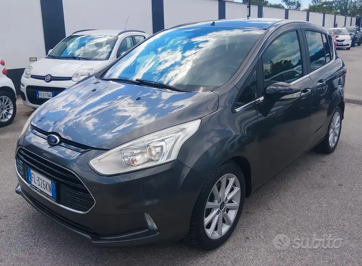Usata Ford B-MAX Titanium 75 CV (55 kW) 2017 Grigio Monovolume